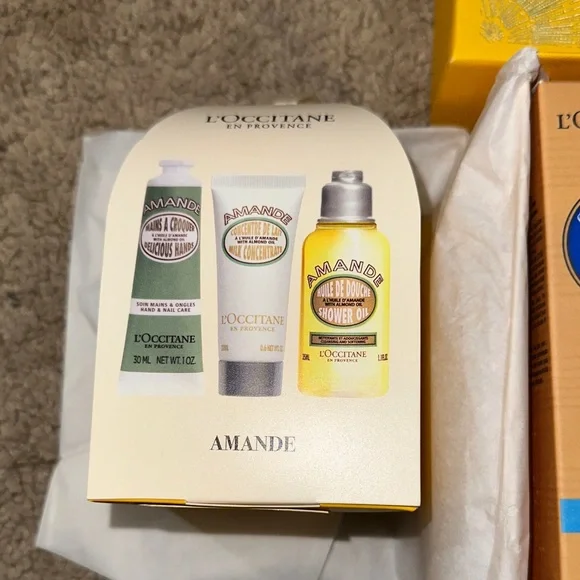 L'OCCITANE Almond on the go and Shea Manixure Set Collection
